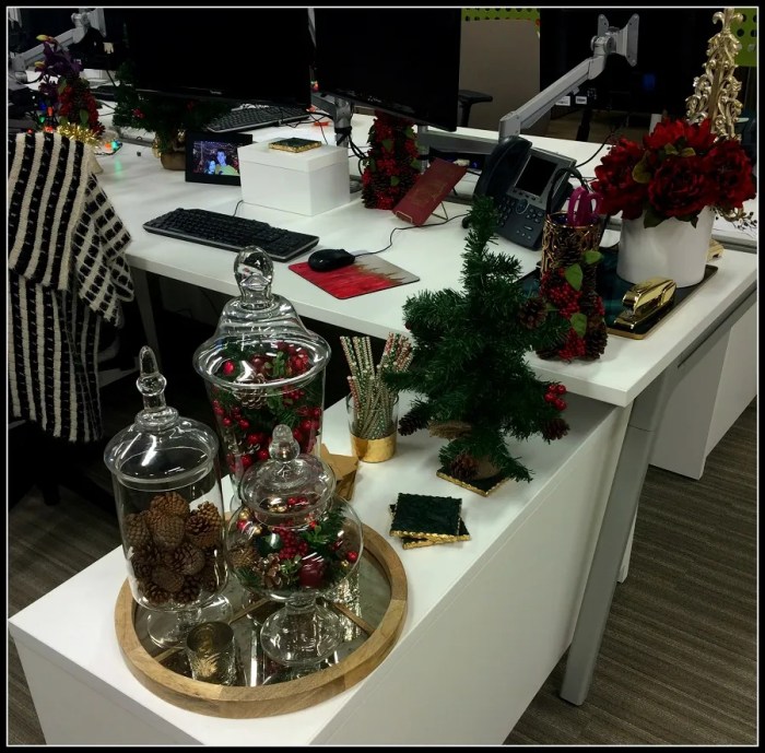 Christmas decor ideas at office