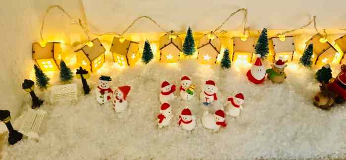 Diy christmas cu out window display