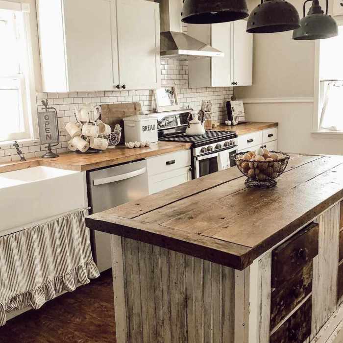 Rustic farmhouse kitchen decor