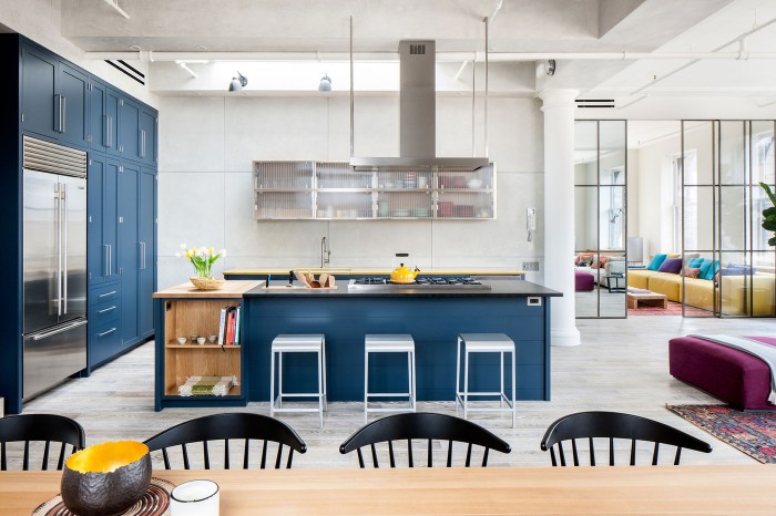 Royal blue kitchen decor