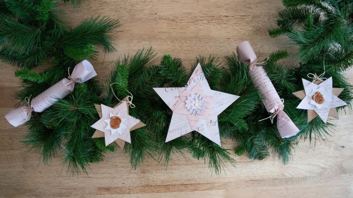 Diy christmas wall hangings